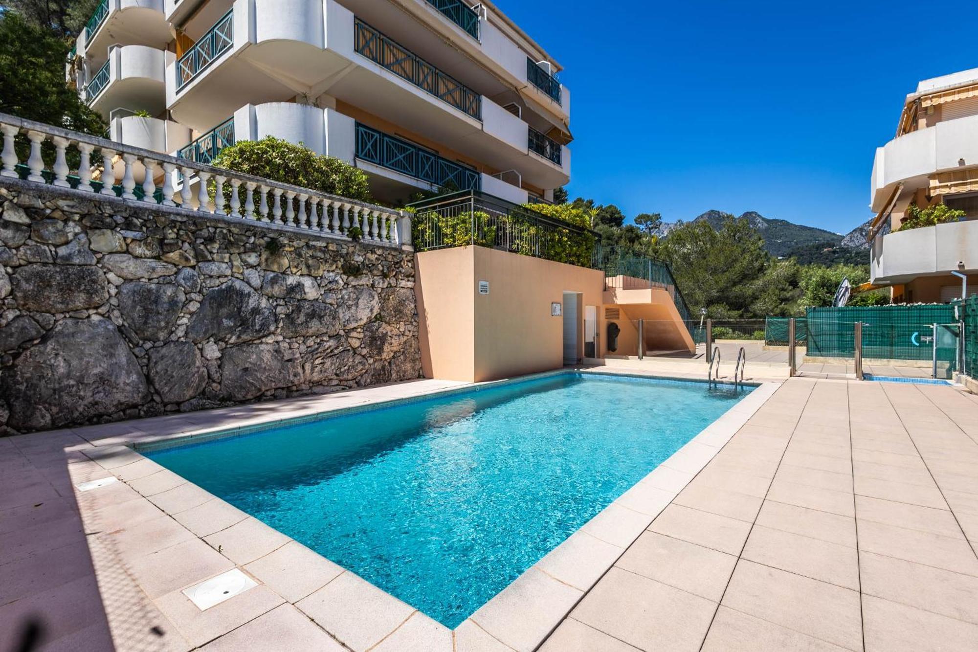Mon Appart Avec Terrasse Et Piscine Roquebrune-Cap-Martin Exterior foto